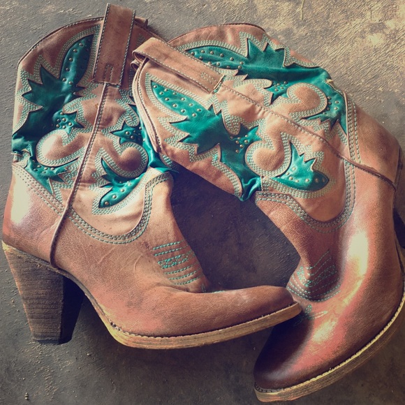 Very Volatile Cowgirl Boots!