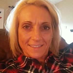 Meet your Posher, Lora