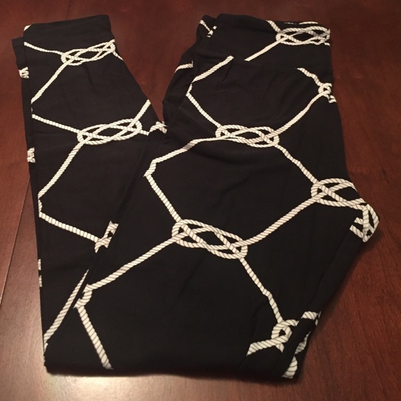 FLASH SALE LuLaRoe OS leggings - Black ropes!