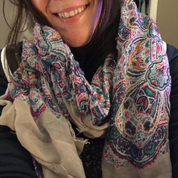 Scarf and hat bundle - Picture 3 of 4