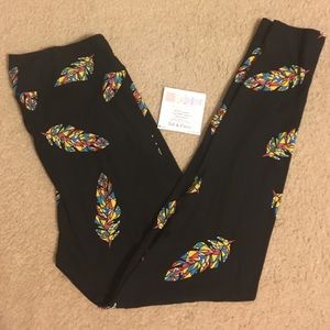 New TC LuLaRoe Leggings - Multicolored Feathers