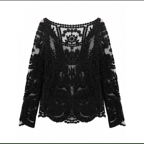 Lace Blouse 💕 - Picture 4 of 6