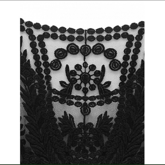 Lace Blouse 💕 - Picture 5 of 6