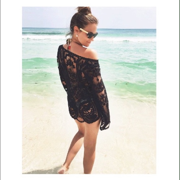 Lace Blouse 💕 - Picture 2 of 6