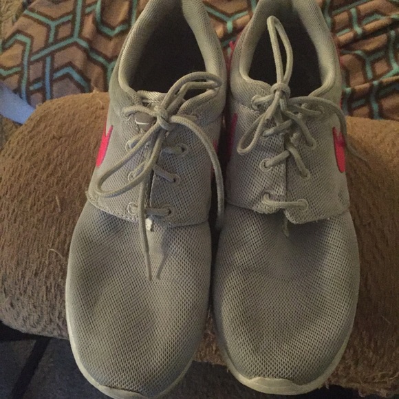 Roshes - Picture 2 of 2
