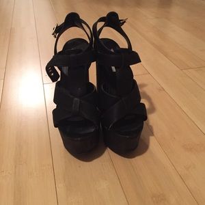 Black wedges
