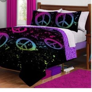 Black, purple, & pink bed set