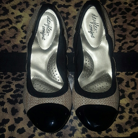 Black and tan flats