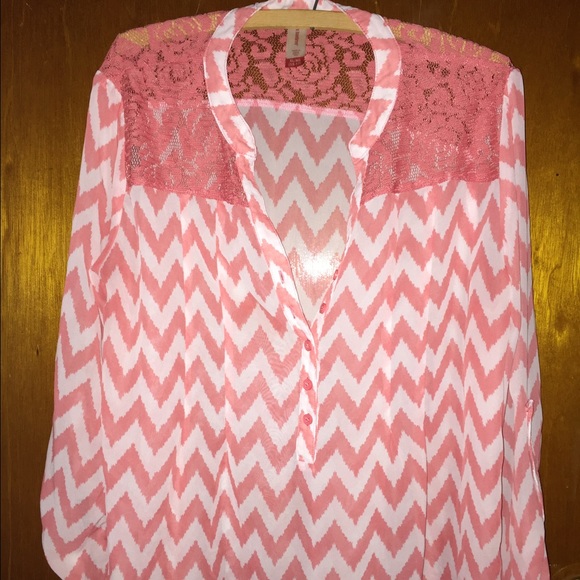 Salmon sheer top with lace - Picture 1 of 2