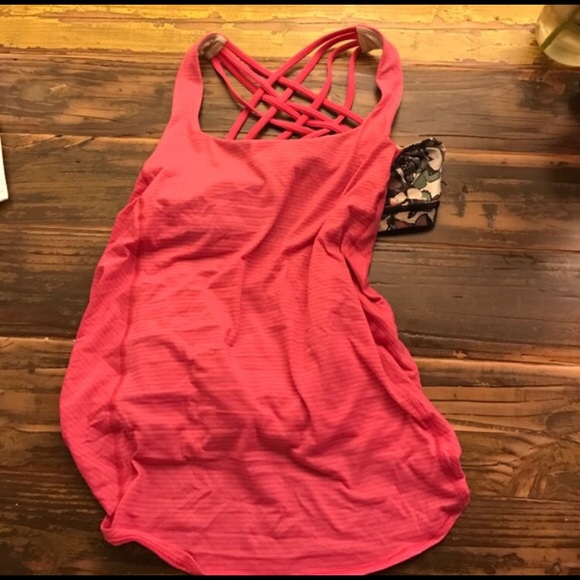 Great condition Wild tank! Size 4!