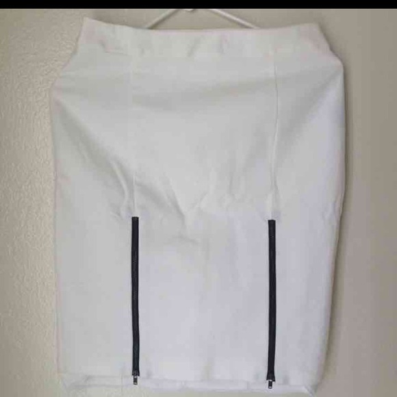 White pencil skirt with zippers