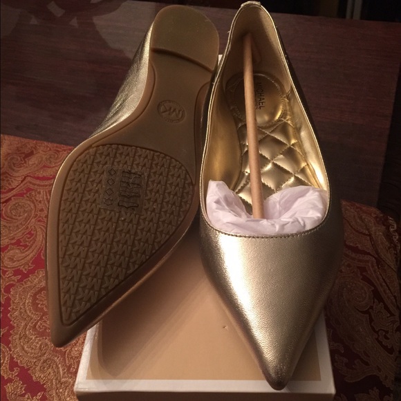 NIB Michael Kors gold Flats, 8
