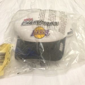 Los Angeles Lakers 2000 locker room champions cap