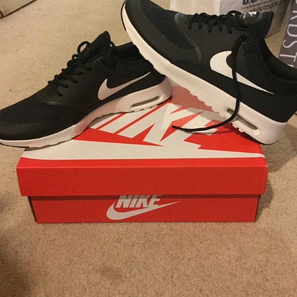 Nike women's Air Max Thea size 8