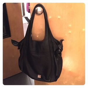 Black shoulder bag.