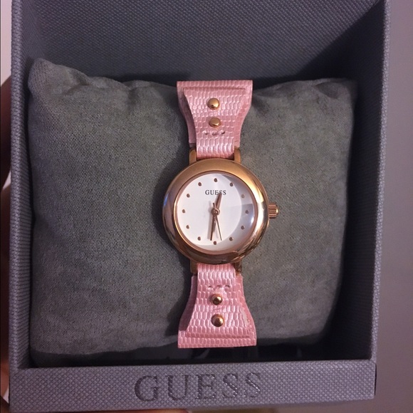 🎀NWT GUESS WATCH🎀 - Picture 3 of 3