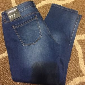 WhiteHouseBlackMarket Curvy slim crop jean capri4R