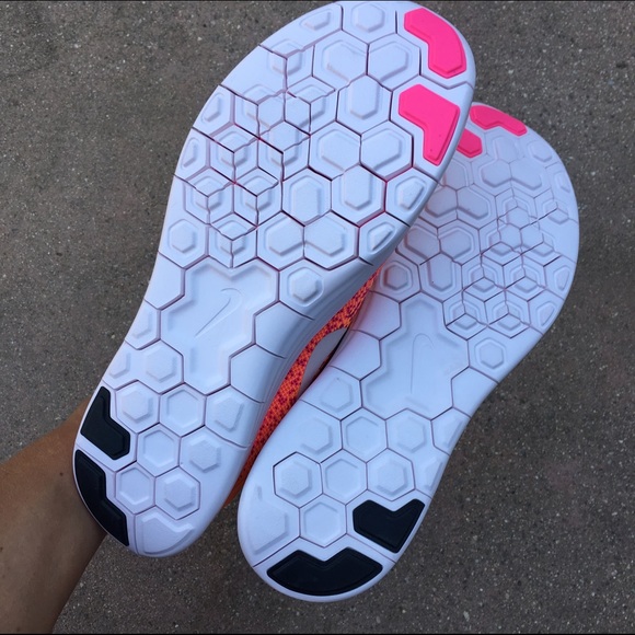 NWOB 💕 FREE RUN DISTANCE WOMENS SIZES - Picture 2 of 4