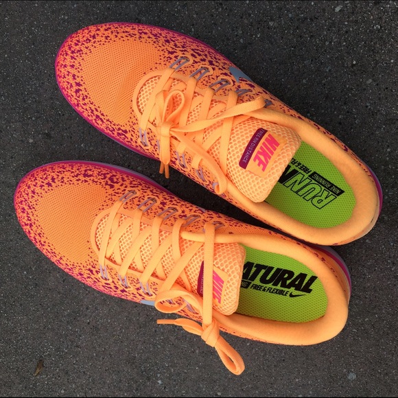 NWOB 💕 FREE RUN DISTANCE WOMENS SIZES - Picture 3 of 4