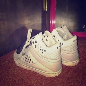 gray with spikes Pastry shoes