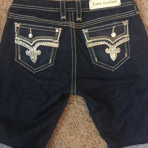 Rock Revival mid-rise Curvy Bermuda Shorts Size 28