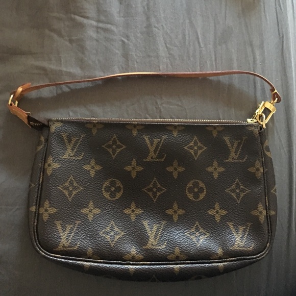 Louis Vuitton Pochette Accessory in monogram print
