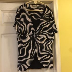 Avenue Black and white top