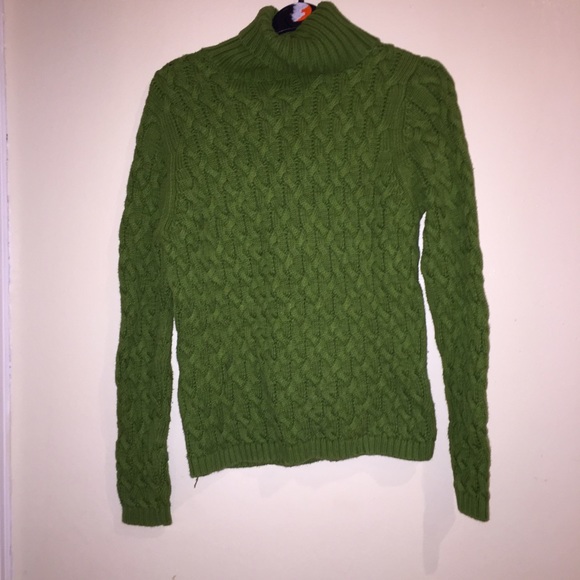 Green turtle neck sweater