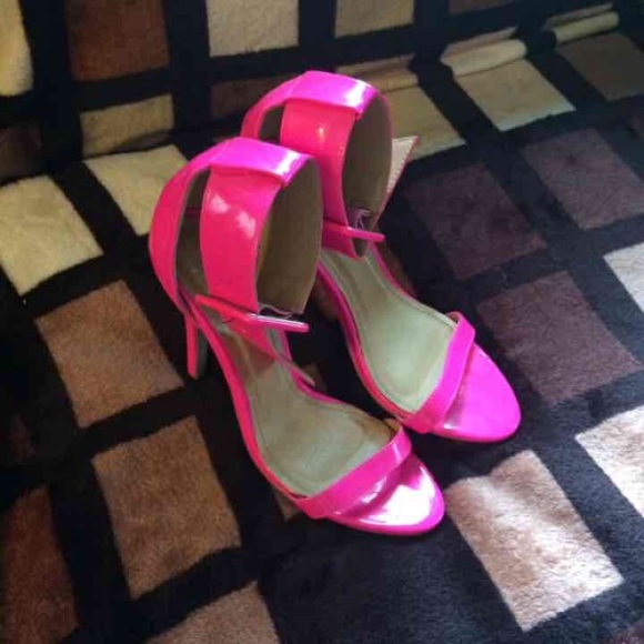 PINK heels - Picture 1 of 1