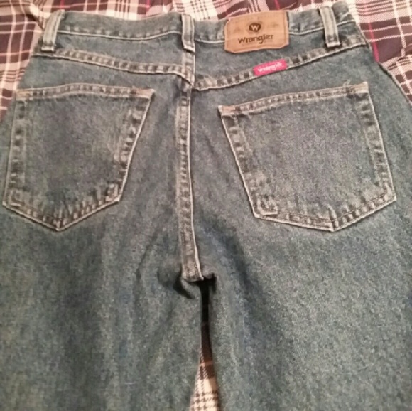 Mens Wrangler blue jeans, size 29 x 32.