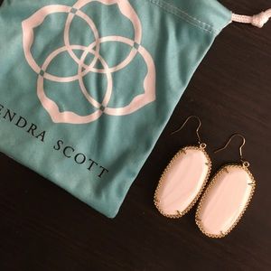 RARE Kendra Scott white pearl Deily earrings