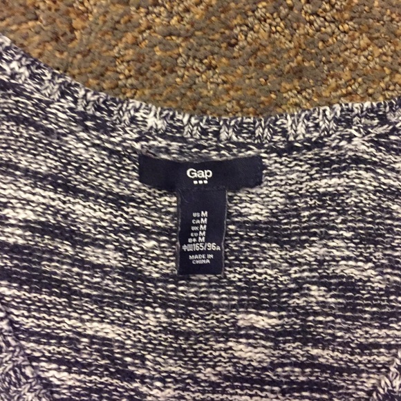 Grey gap sweater *make me an offer* - Picture 2 of 4