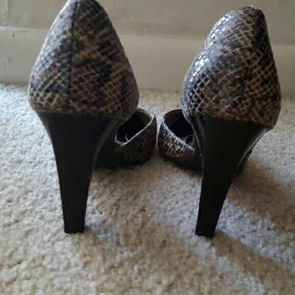 Faux snake skin pumps - Picture 4 of 4