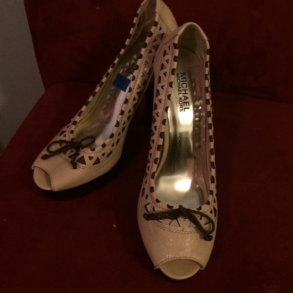 Cream/Brown Heels *Great Condition*