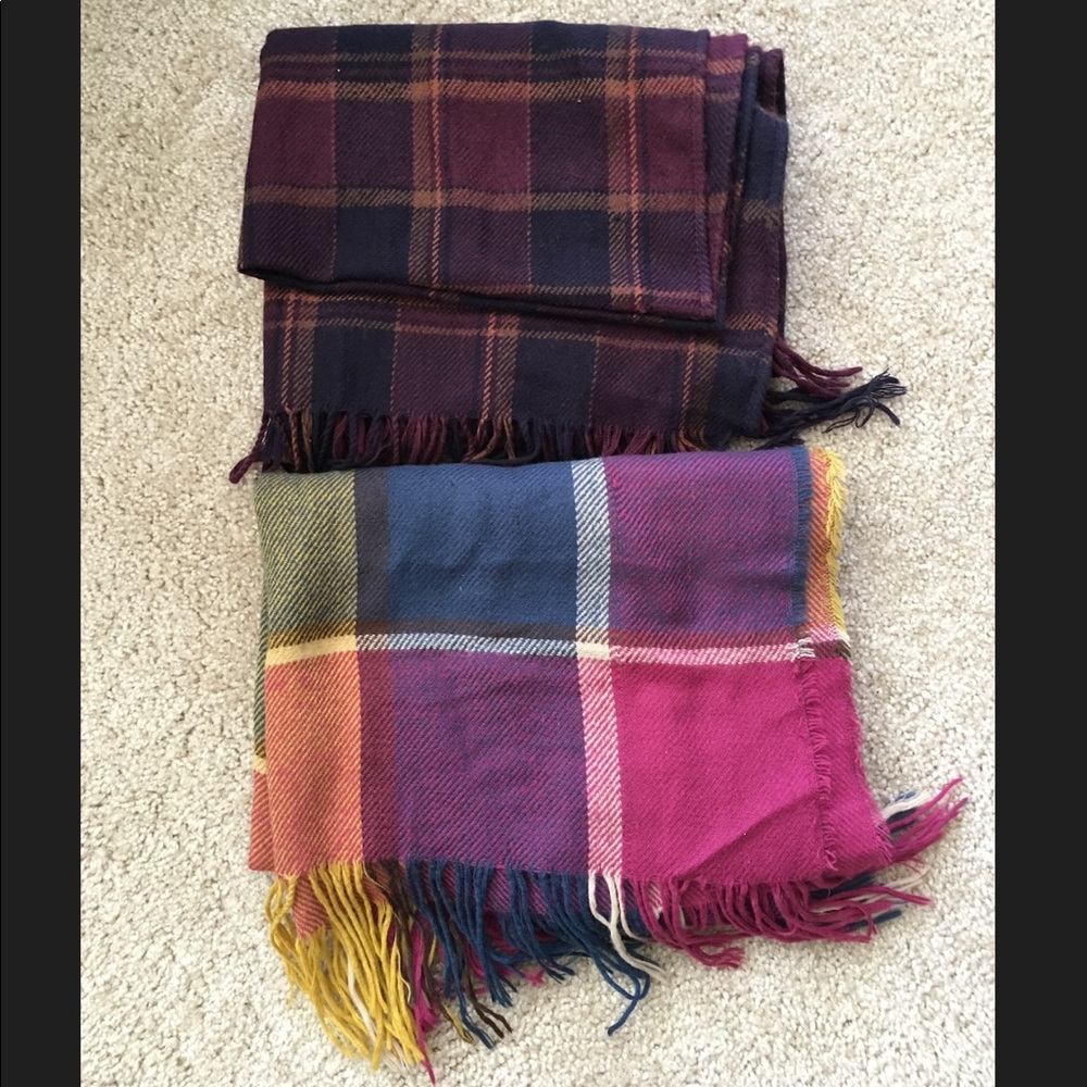 🎅🏻🌨💕Two long wool blend scarves