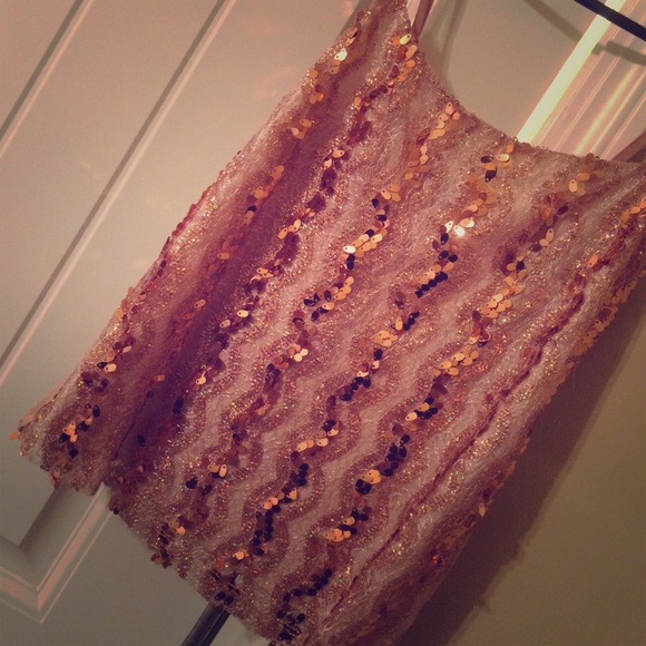 Sequin tank