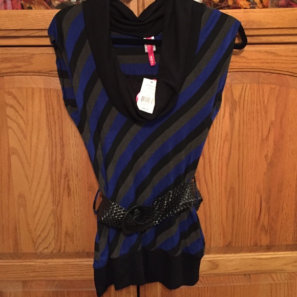 NWT scoop neck blouse! - Picture 1 of 4