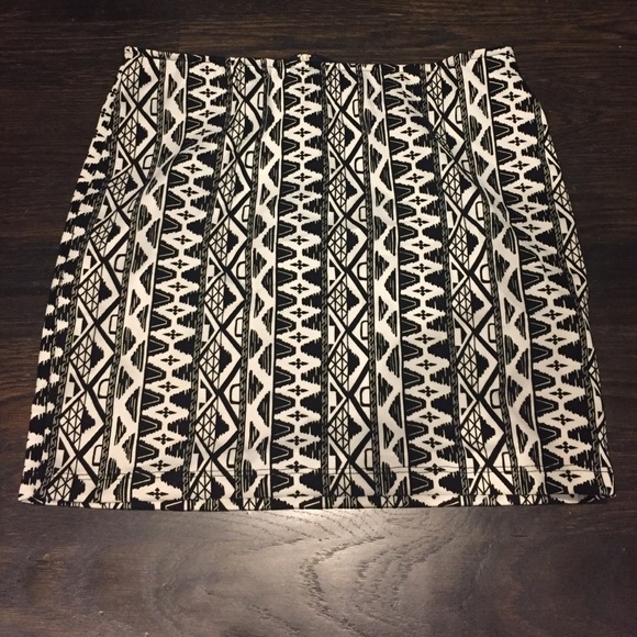 Black and white print skirt!