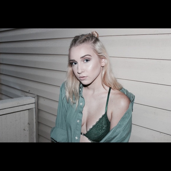 Meet your Posher, Quinn - Picture 1 of 1