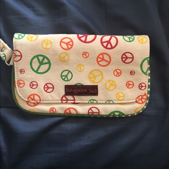 Bungalow 360 wristlet