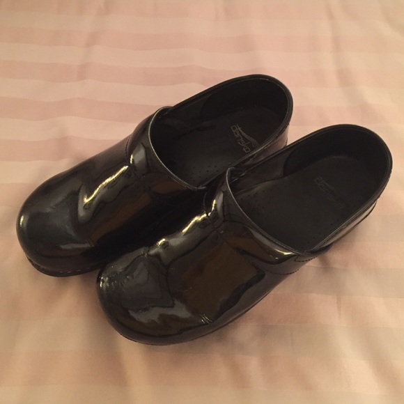 Black Patent Dansko's