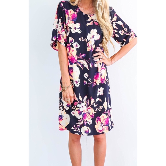 in style Dresses & Skirts - Navy Floral Shift Dress