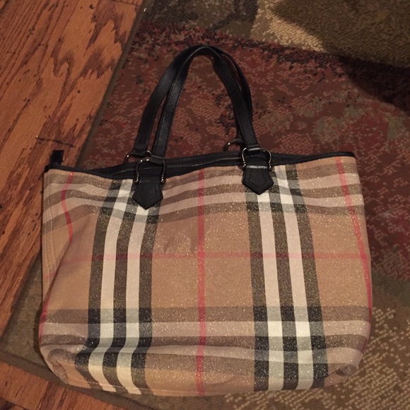 Burberry purse