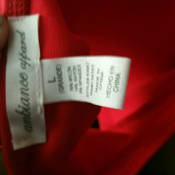 Red crop top - Picture 2 of 3