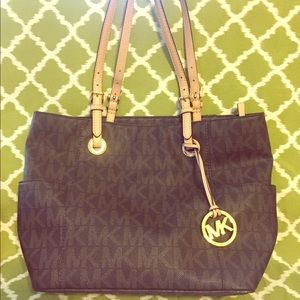 100% authentic Michael Kors purse/tote