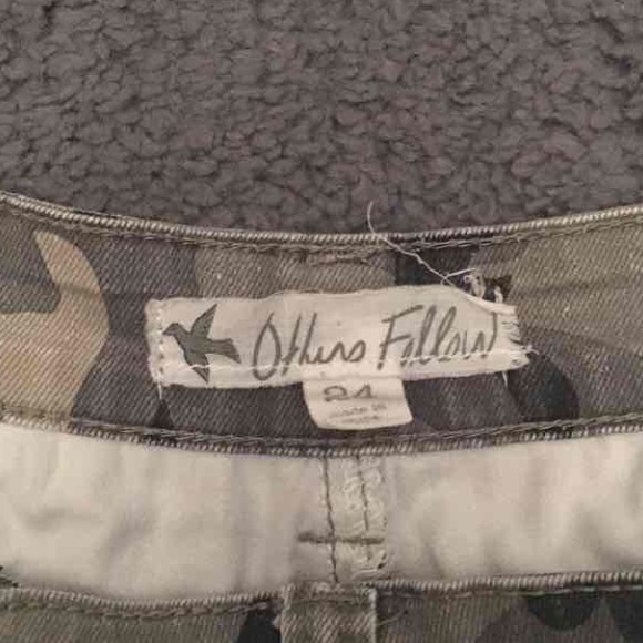 Camo Denim Shorts-Lace Detailing (CHEAPER ON MERC) - Picture 3 of 3