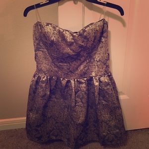 Strapless Gold party dress 👗 🎉