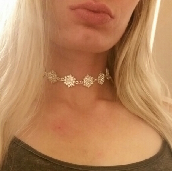 NEW Crystal choker