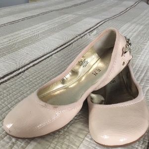 Light pink flats with chain accent in the back.