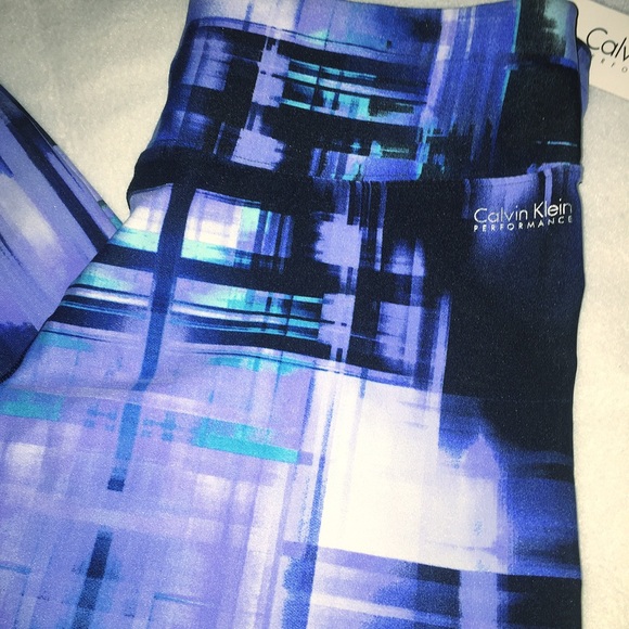 Calvin Klein Crop Leggings - NWT - Picture 4 of 4